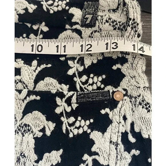 7 for all Mankind Black & White Floral Stretch Jean Leggings - Picture 12 of 13